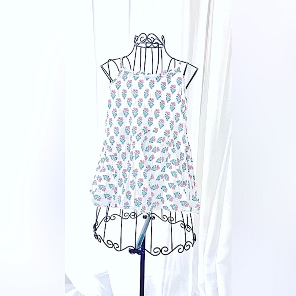 Peek XL (12) White and Green/Pink Floral Pattern Sleeveless Top